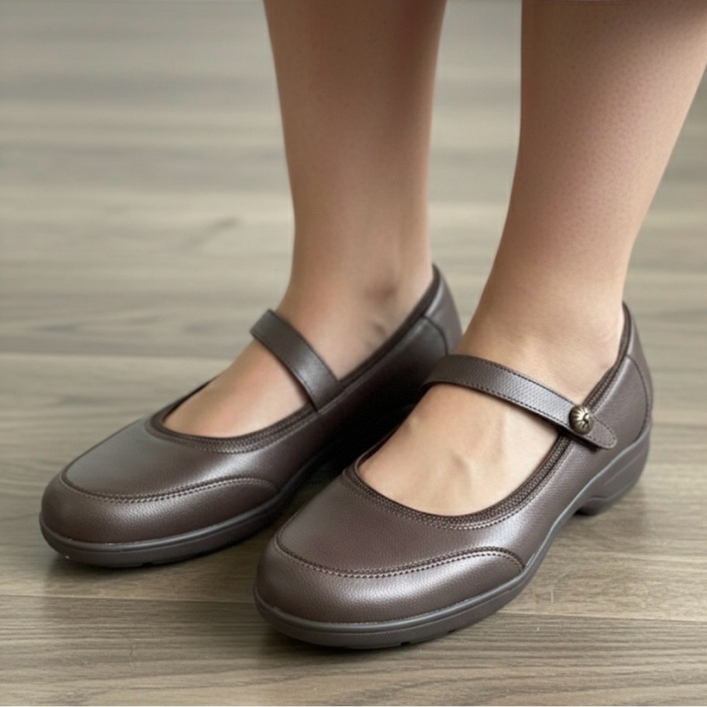 BARETRAPS Jurnee Mary Jane Flat, Women’s Size 8M, Brown